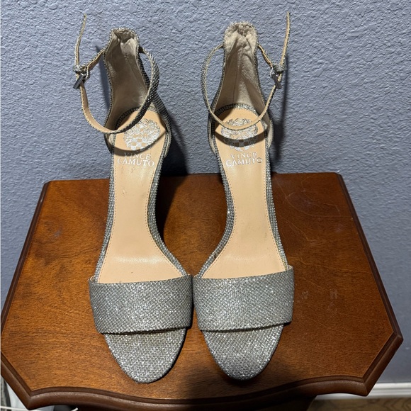 Vince Camuto Silver Heels. Size 7M - Picture 2 of 4